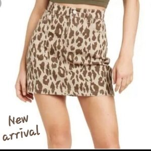 Kensie Jeans Vintage Luxe NWT Leopard print Mini Skirt Stretch Denim. NWT Size 4